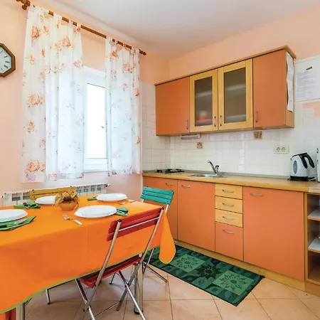 1 Bedroom Awesome In Apartmán Mošćenička Draga