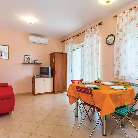 1 Bedroom Awesome In Apartment